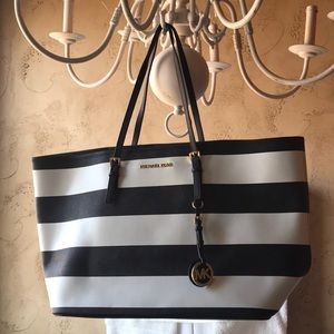 Michael Kors tote/ never full